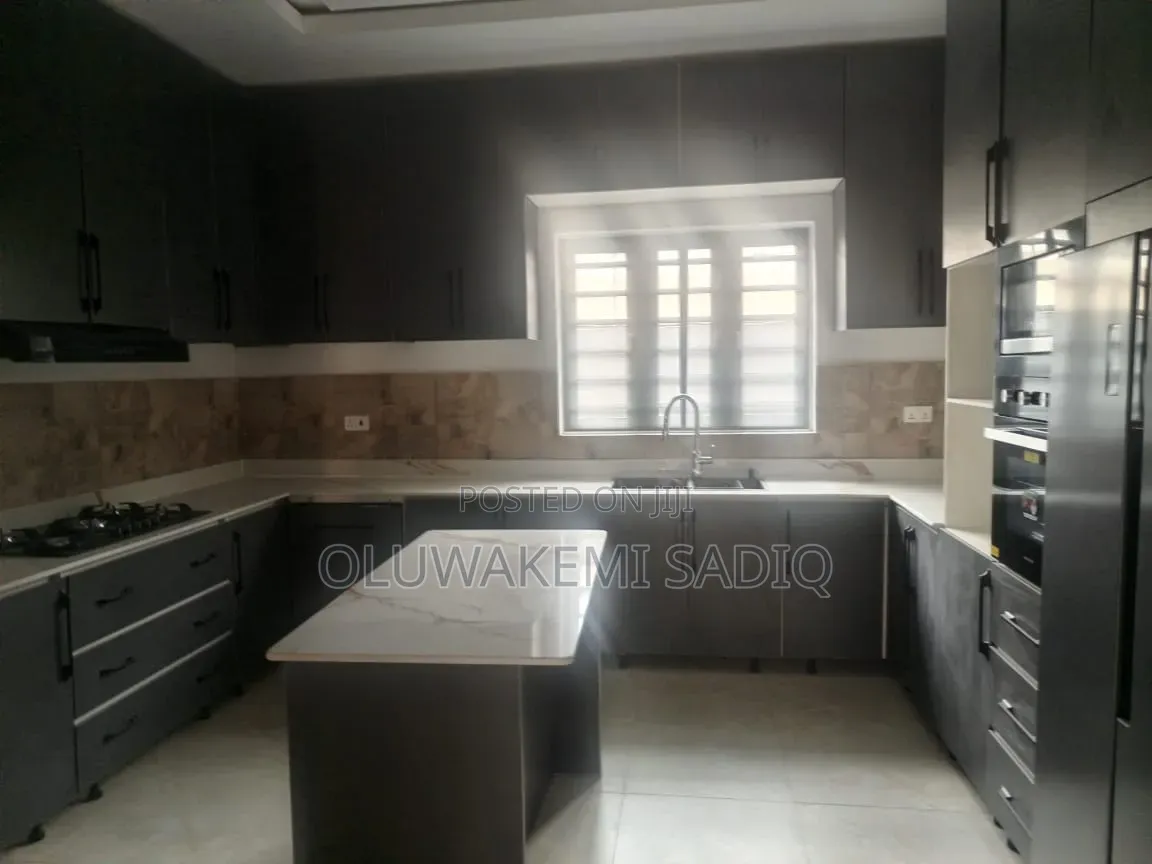 5bdrm Duplex in Ikeja, Adeniyi Jones for rent