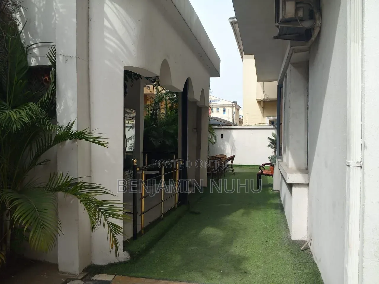 5bdrm Duplex in Idado for sale