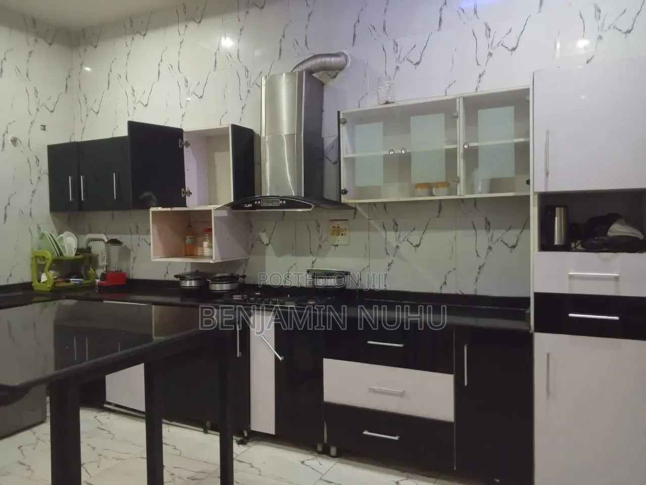 5bdrm Duplex in Idado for sale