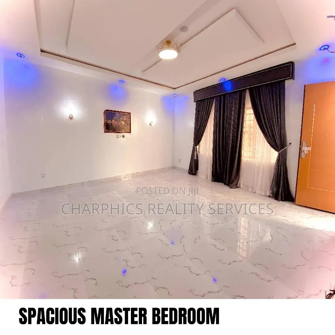 2bdrm Apartment in Lekki Phase 2 for sale