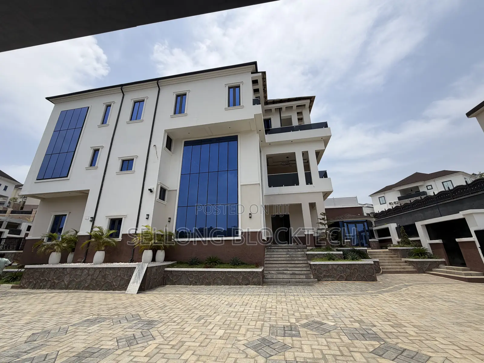 5bdrm Duplex in Asokoro for rent