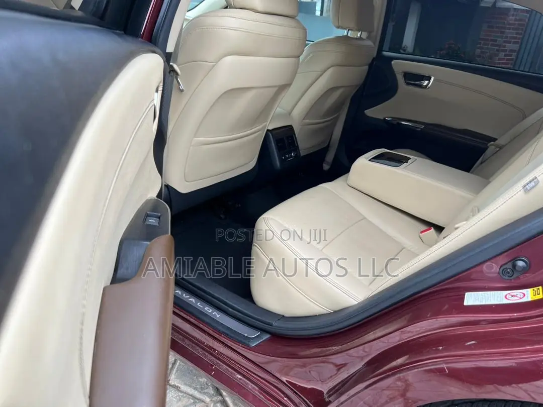 Toyota Avalon Limited Sedan FWD (3.5L 6cyl 6A) 2013 Burgundy