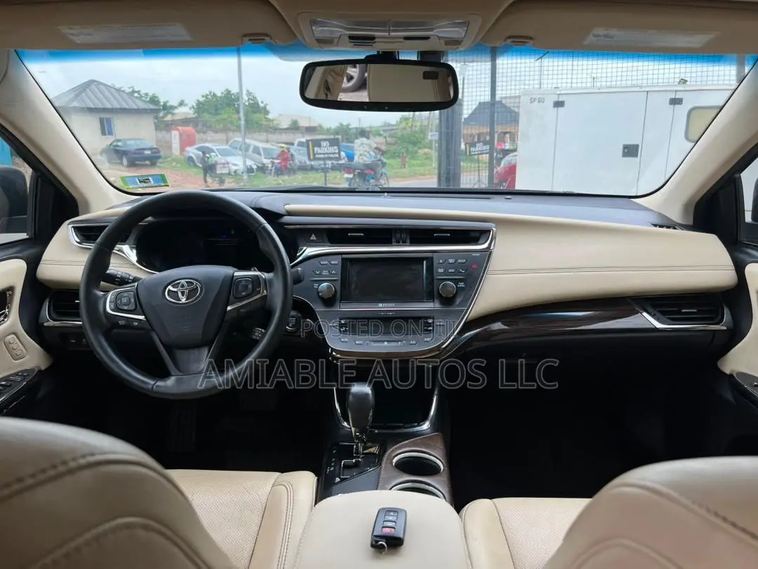 Toyota Avalon Limited Sedan FWD (3.5L 6cyl 6A) 2013 Burgundy