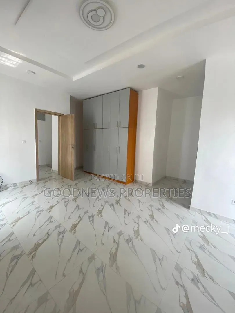 4bdrm Duplex in Oral Estate, Close for sale