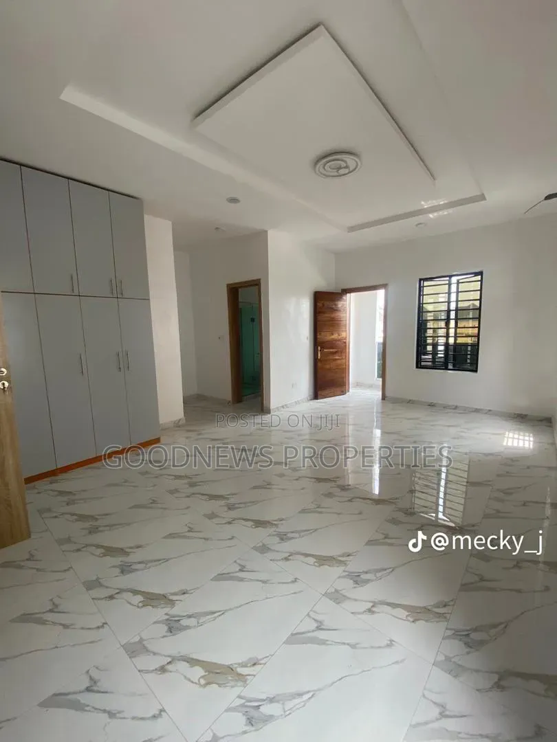 4bdrm Duplex in Oral Estate, Close for sale