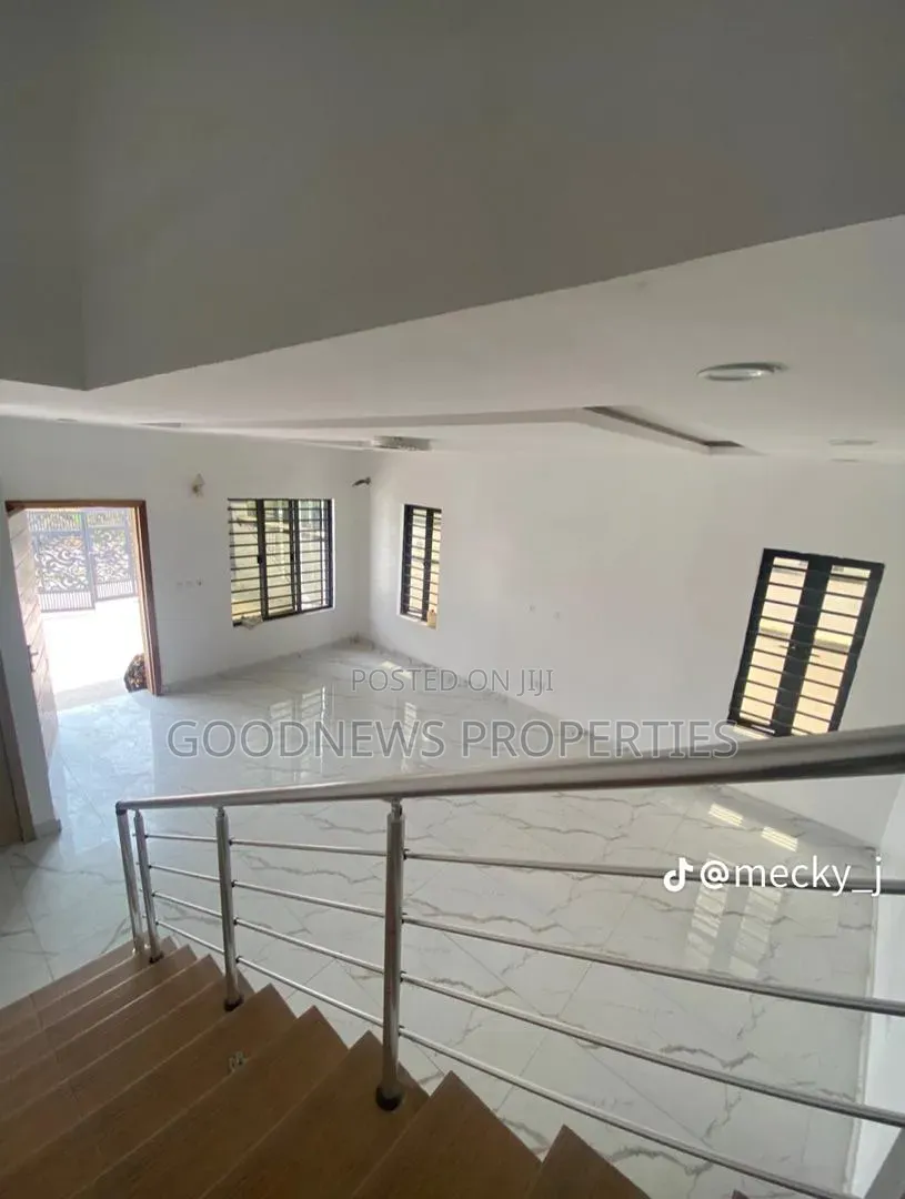 4bdrm Duplex in Oral Estate, Close for sale