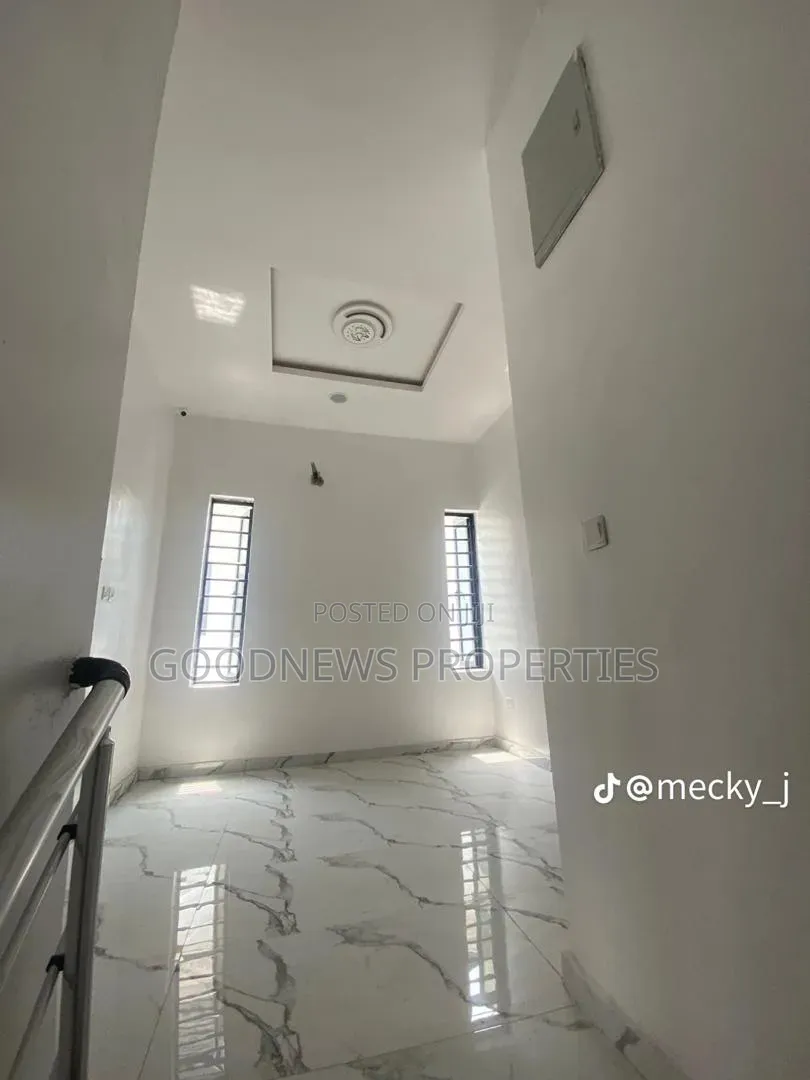 4bdrm Duplex in Oral Estate, Close for sale