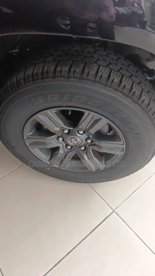 New Toyota Hilux 2025 Black