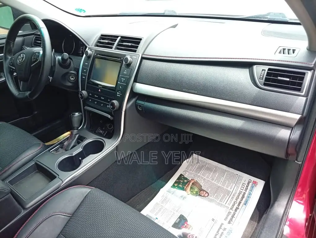 Toyota Camry SE 4dr Sedan (2.5L 4cyl 6A) 2017 Red