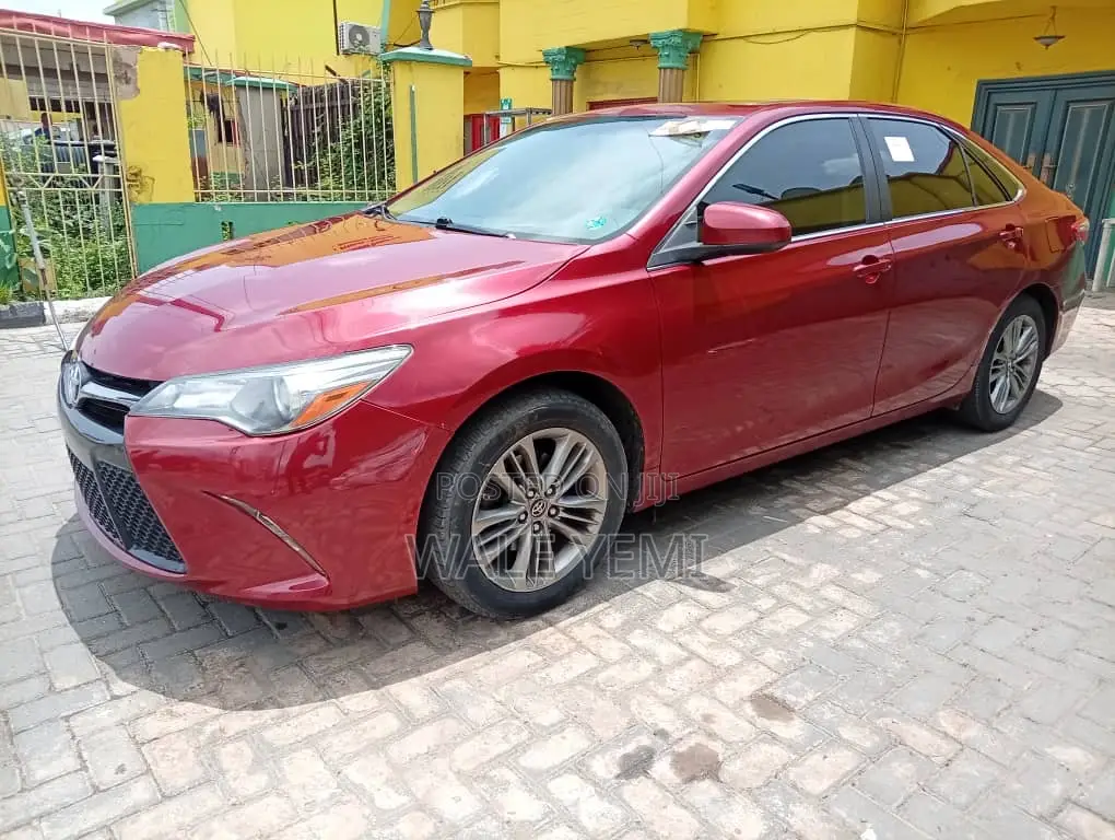 Toyota Camry SE 4dr Sedan (2.5L 4cyl 6A) 2017 Red