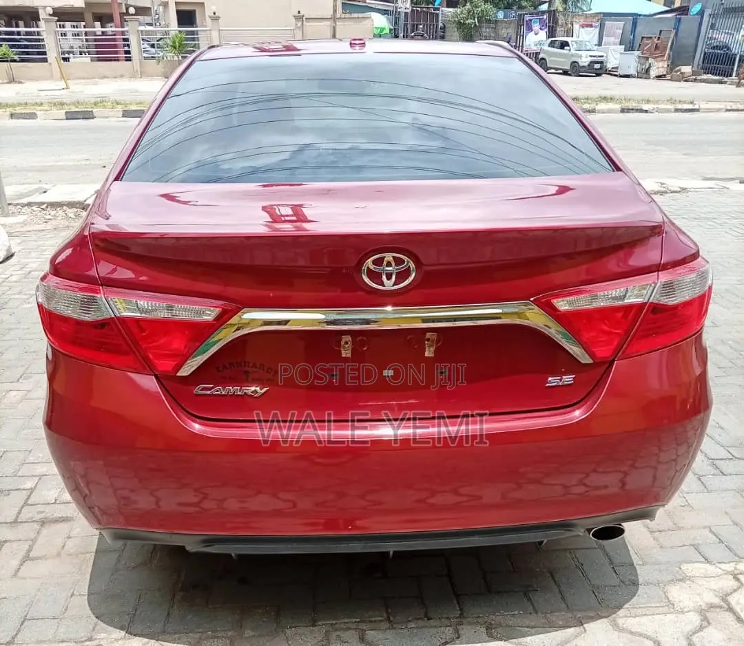 Toyota Camry SE 4dr Sedan (2.5L 4cyl 6A) 2017 Red