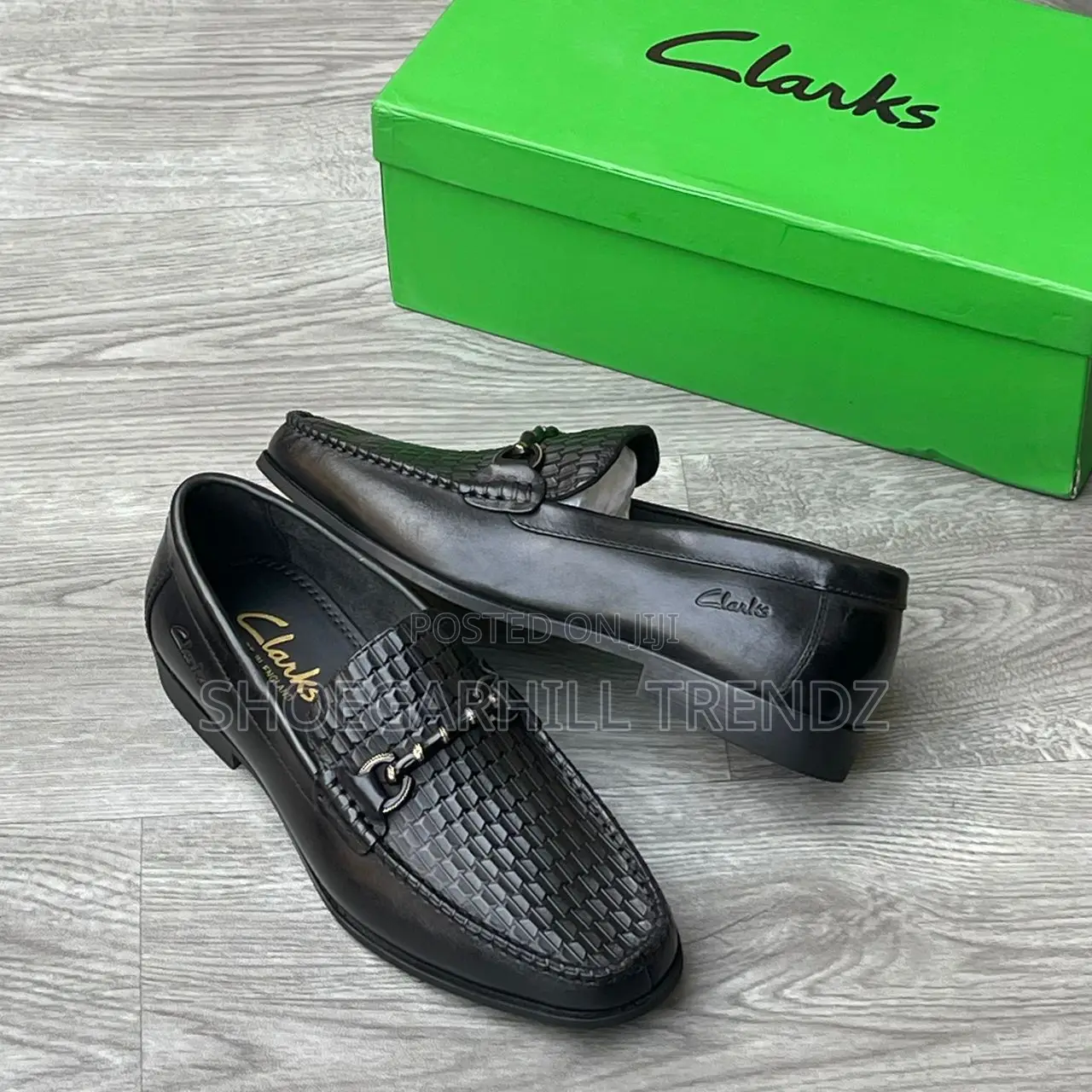 Men Shoes Clarks Leather Loafers in Black and Brown