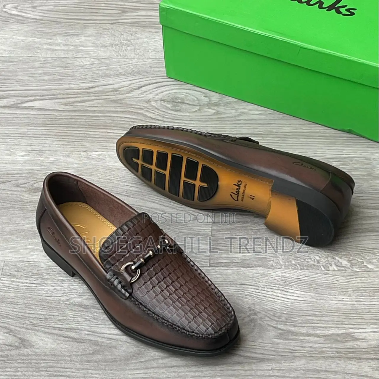 Men Shoes Clarks Leather Loafers in Black and Brown