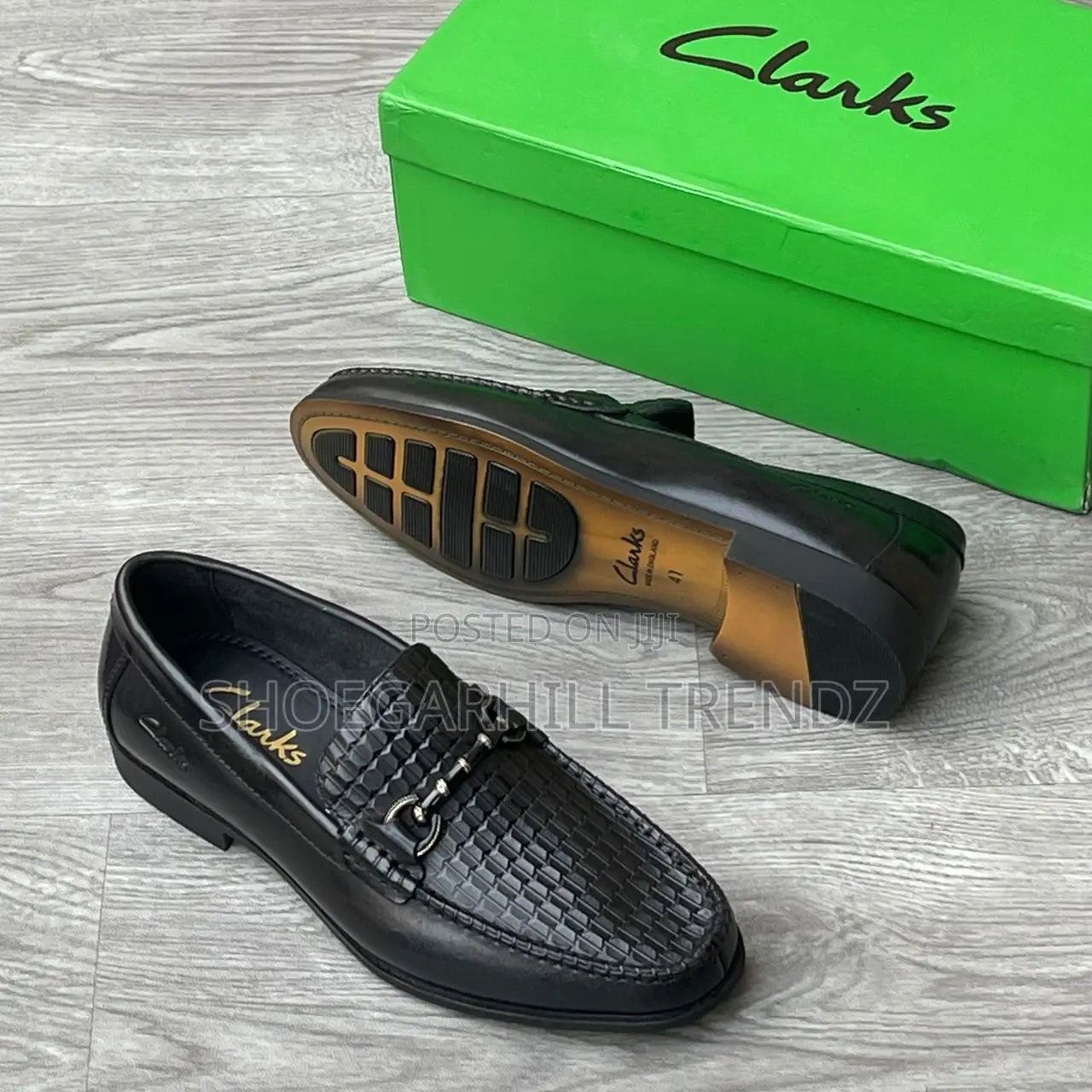 Men Shoes Clarks Leather Loafers in Black and Brown