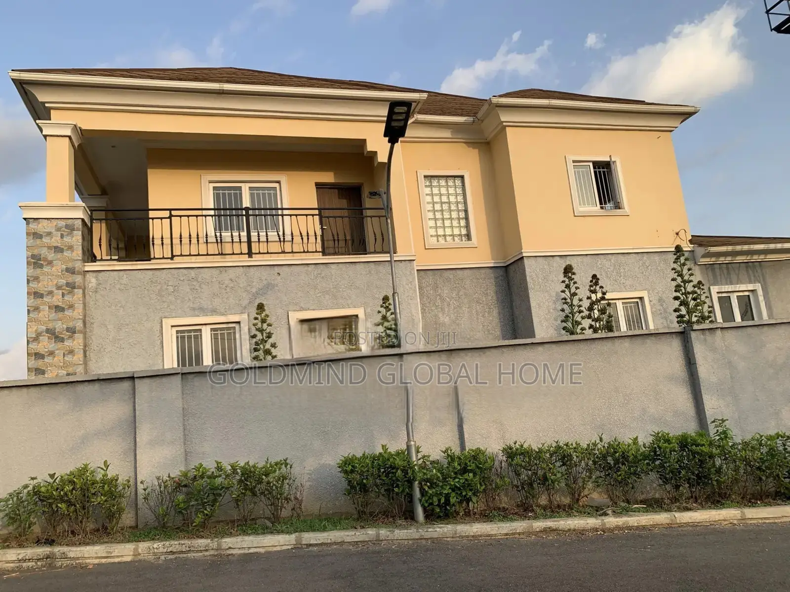 5bdrm Duplex in Lugbe District. for sale