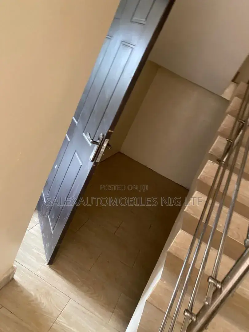 4bdrm Duplex in Gaduwa for sale