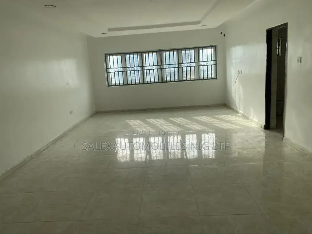 4bdrm Duplex in Gaduwa for sale