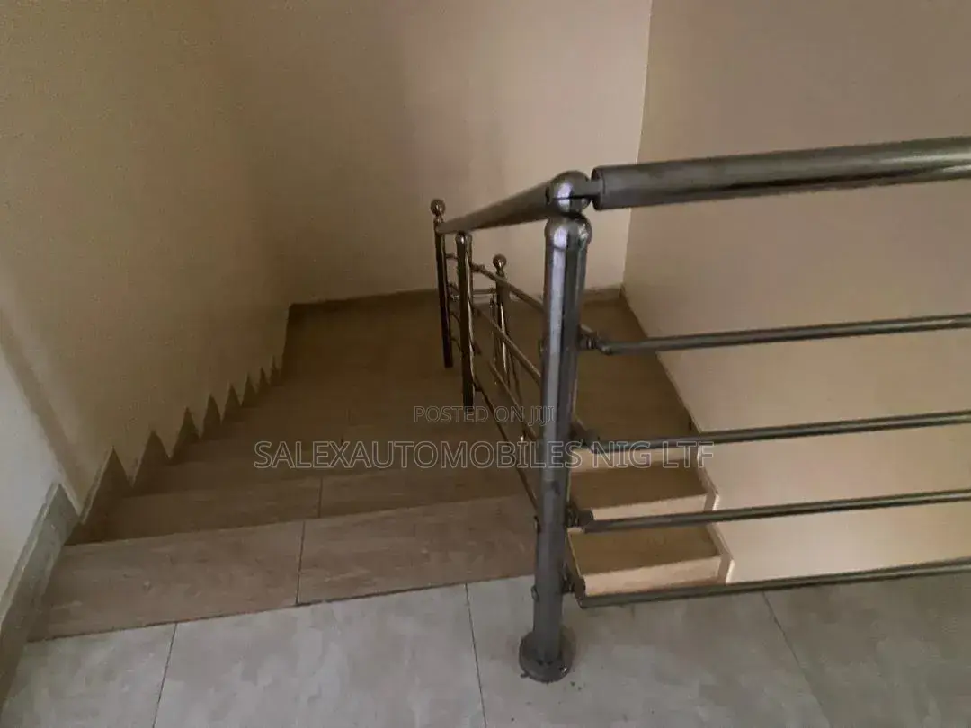 4bdrm Duplex in Gaduwa for sale