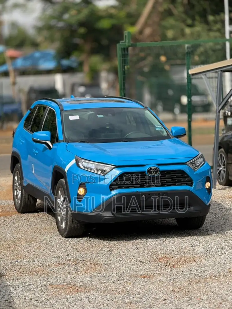 Toyota RAV4 2021 Blue