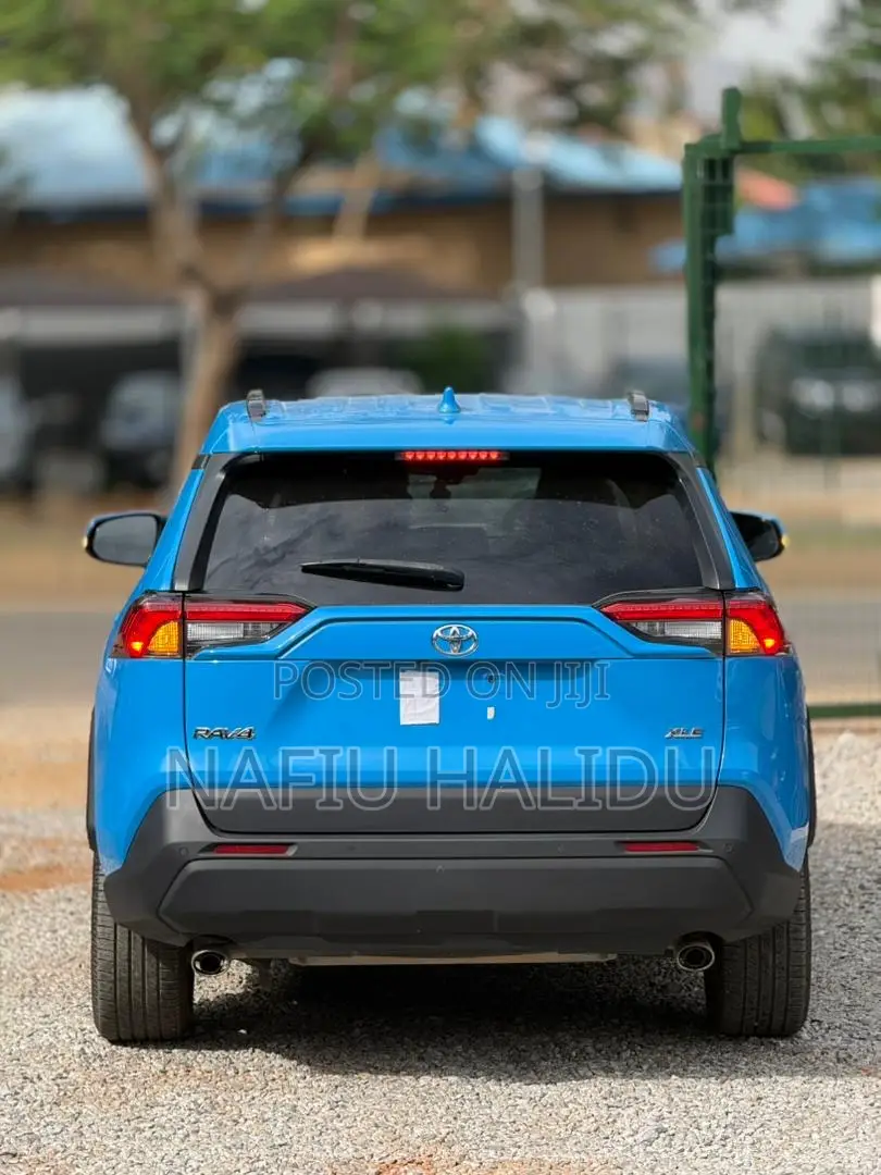 Toyota RAV4 2021 Blue