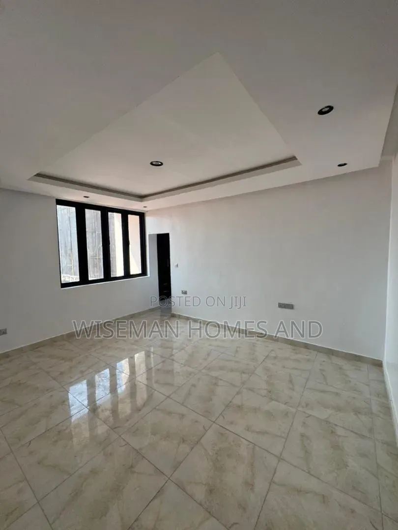 3bdrm Apartment in Ikate Lekki Eti-Osa for rent