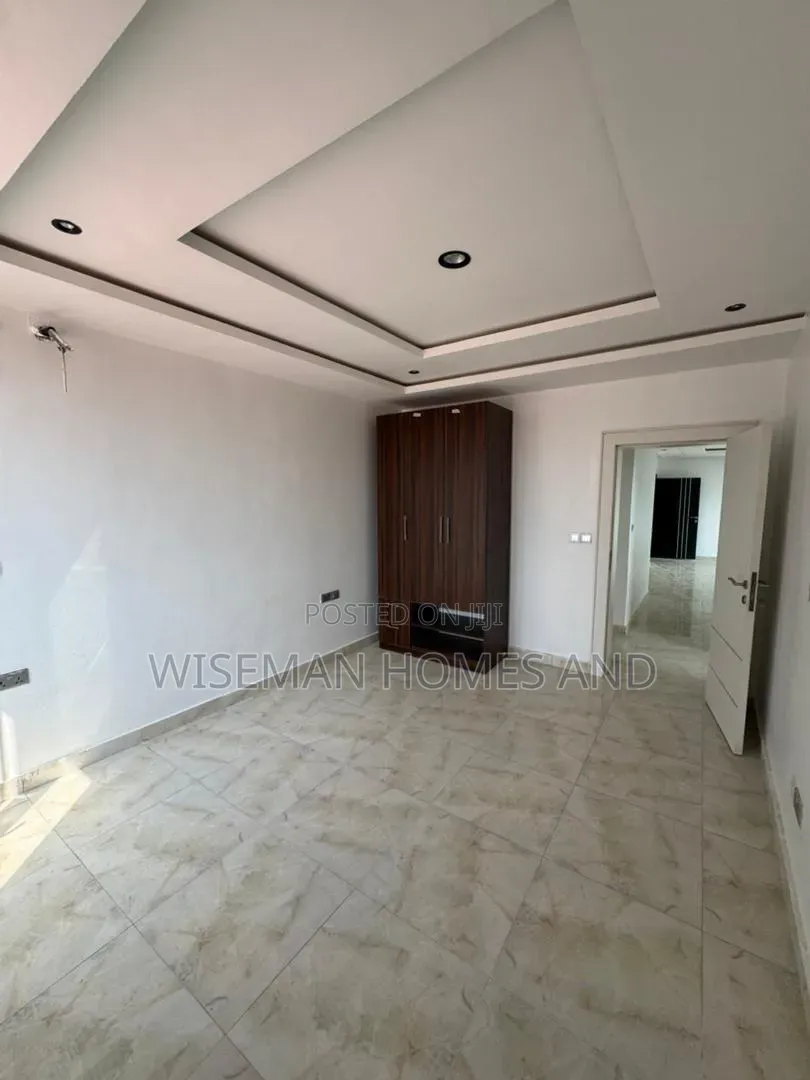 3bdrm Apartment in Ikate Lekki Eti-Osa for rent