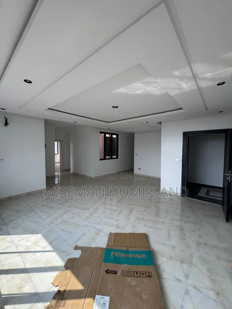 3bdrm Apartment in Ikate Lekki Eti-Osa for rent