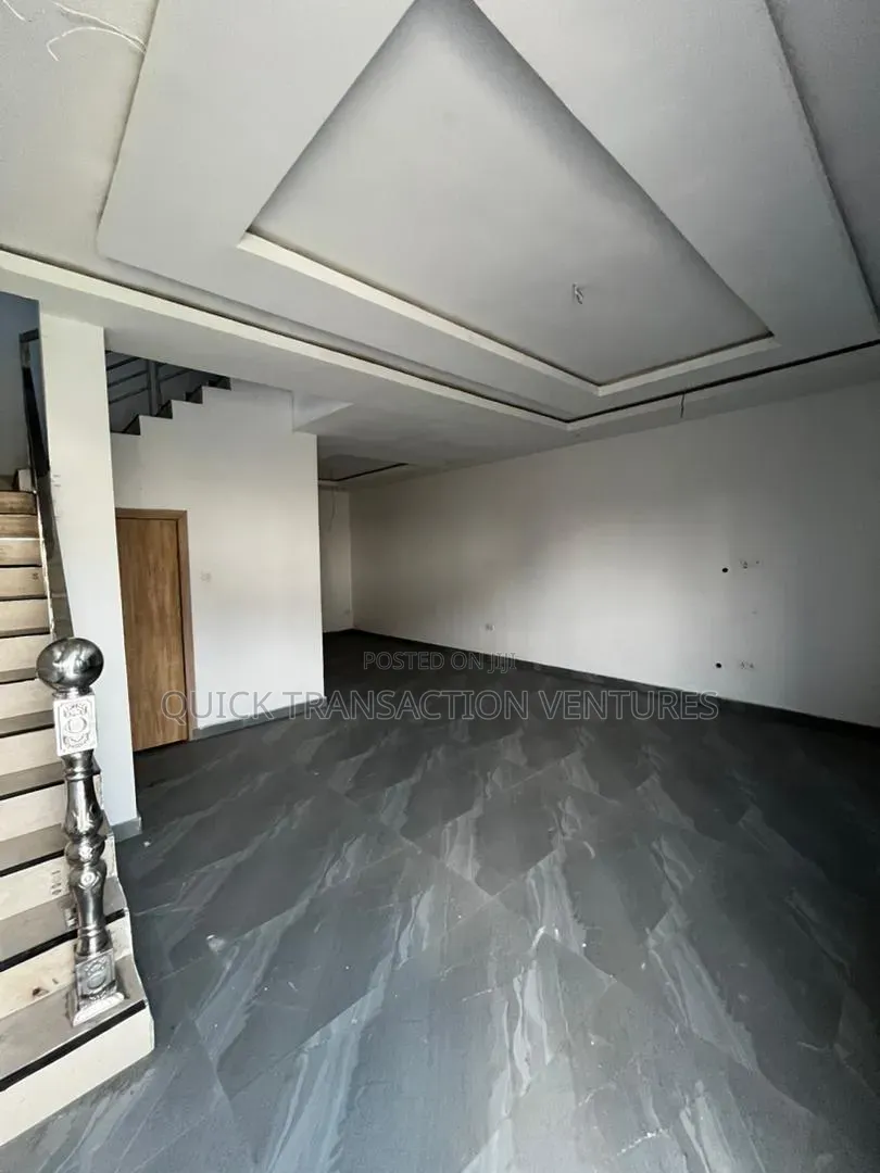 4bdrm Block of Flats in Arowojobe Estate, Mende for sale