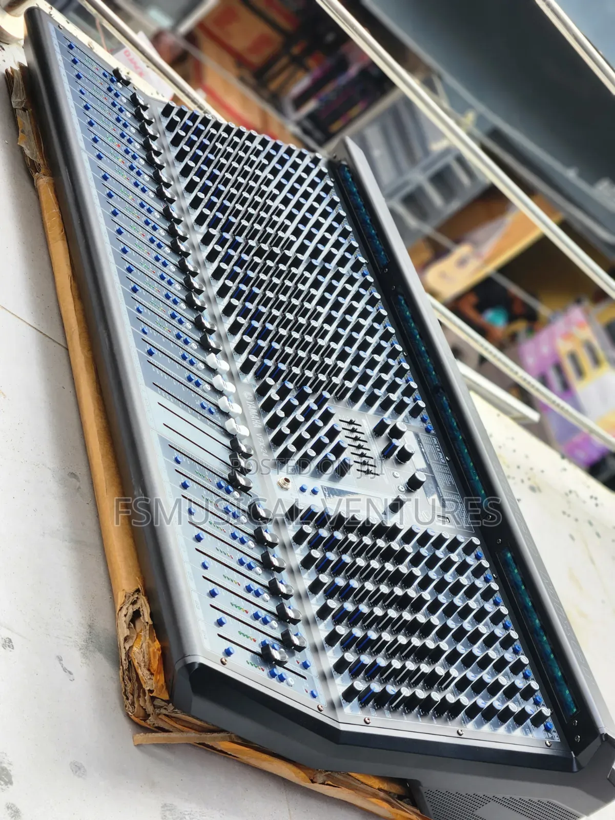 Yamaha VFX-24 7 Auxiliary 4 Group Professional Audio Mixer