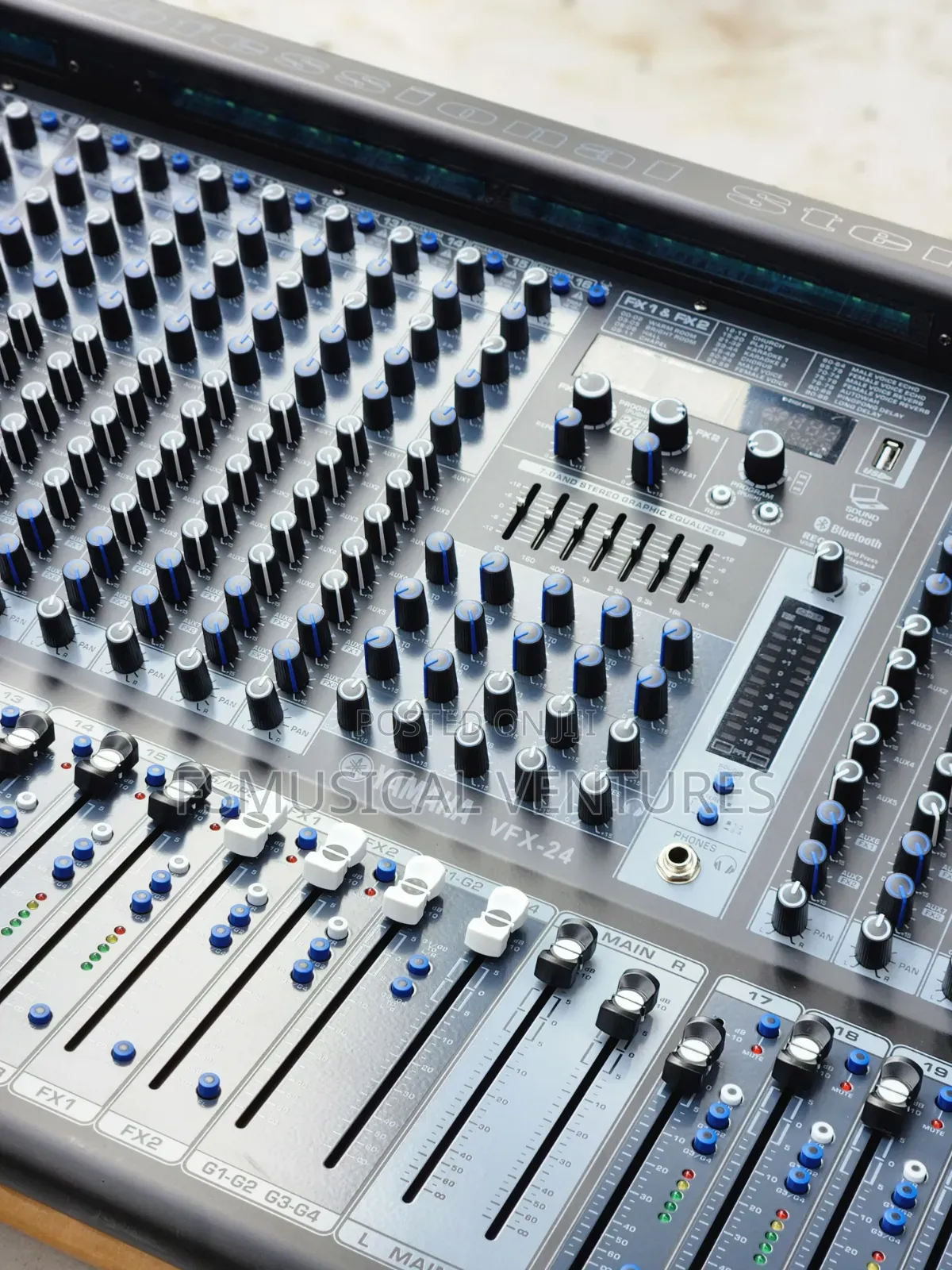 Yamaha VFX-24 7 Auxiliary 4 Group Professional Audio Mixer