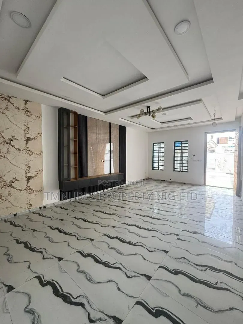4bdrm Duplex in Chevron for rent