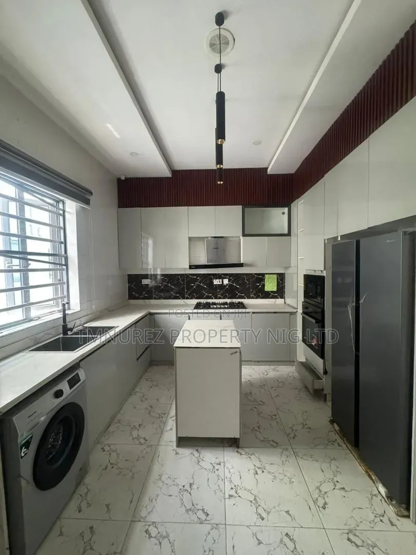 4bdrm Duplex in Chevron for rent