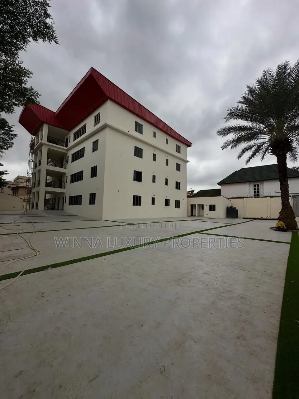 20bdrm Apartment in Durumi for sale