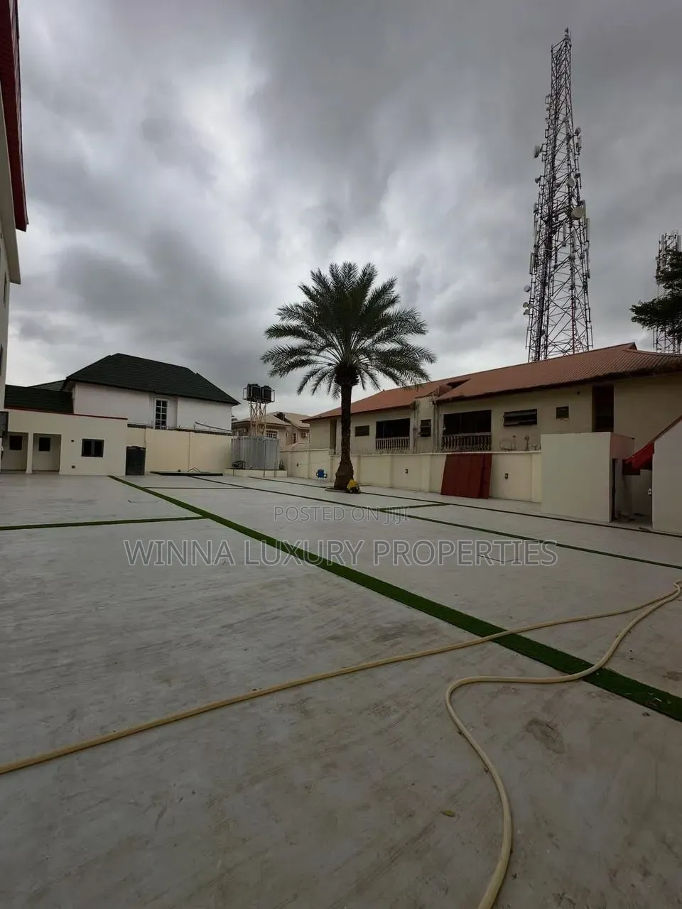 20bdrm Apartment in Durumi for sale