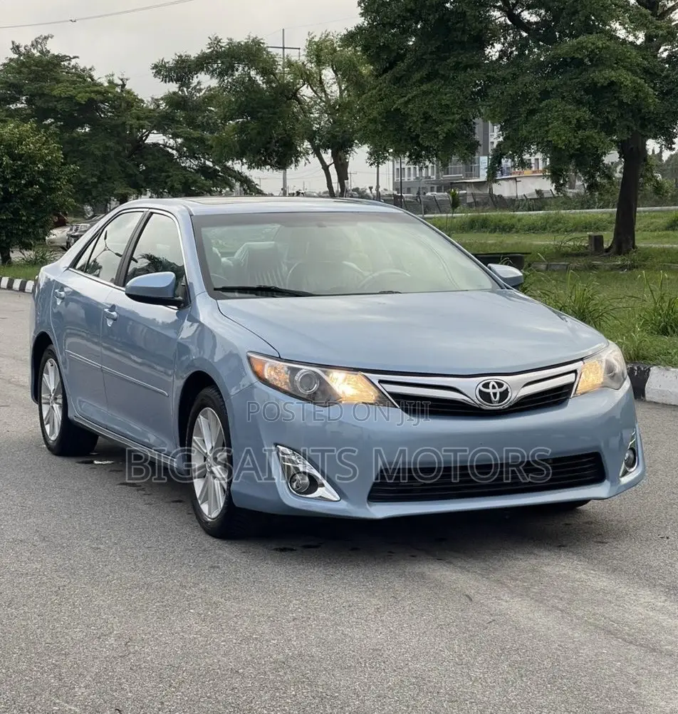 Toyota Camry XLE 4dr Sedan (2.5L 4cyl 6A) 2013 Blue
