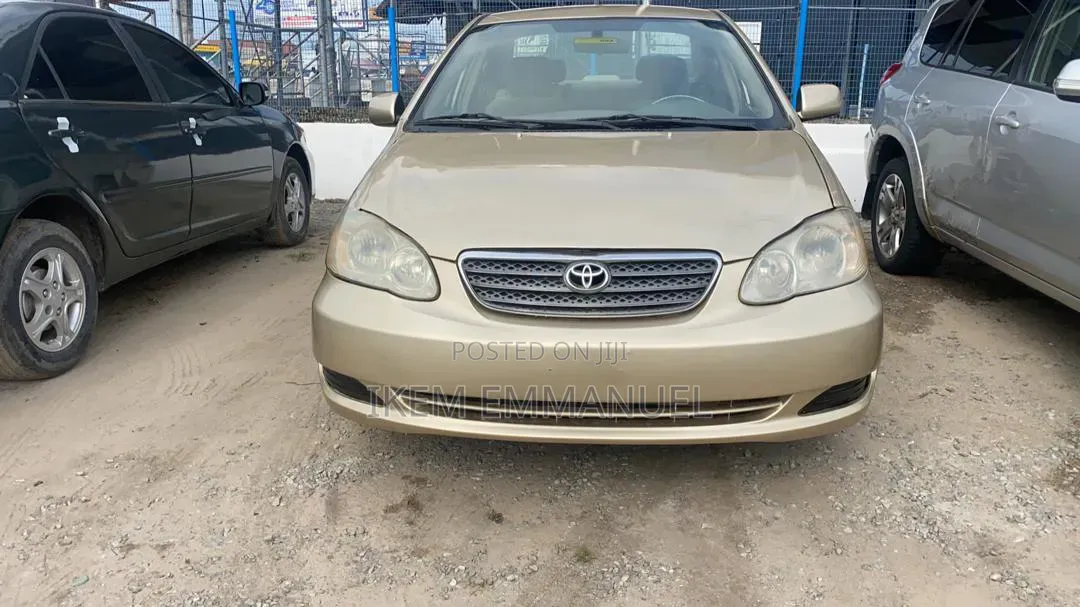 Toyota Corolla LE 2024 Gold