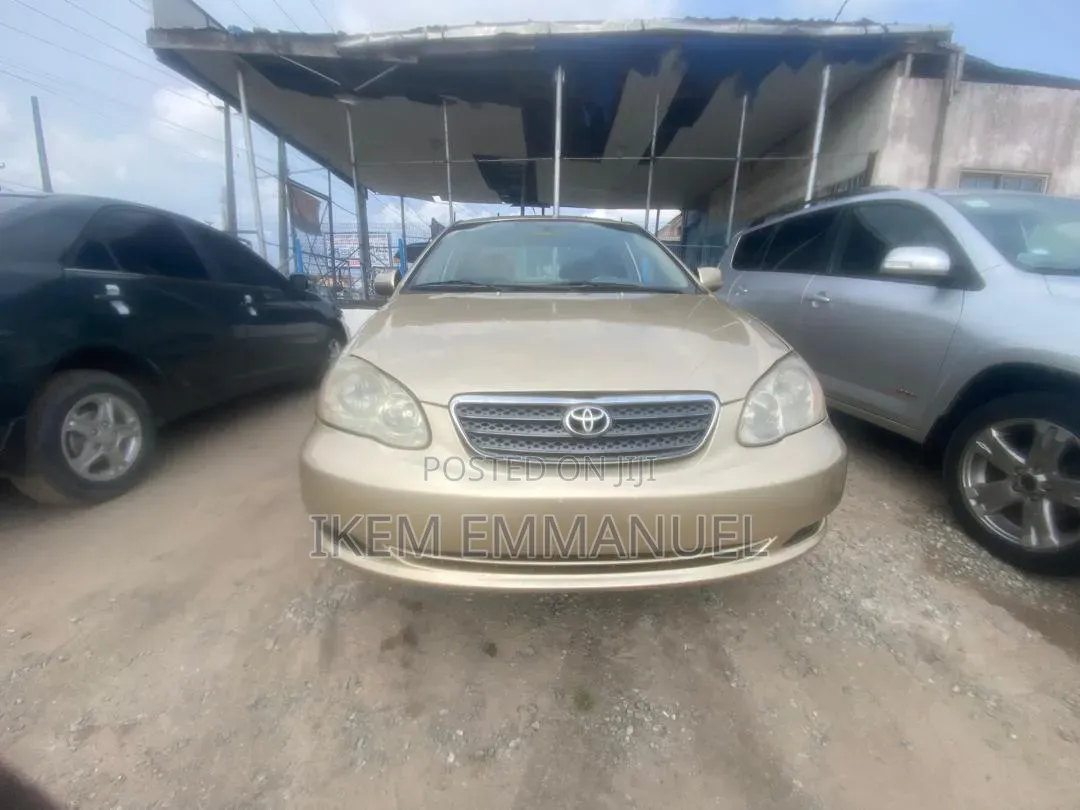 Toyota Corolla LE 2024 Gold
