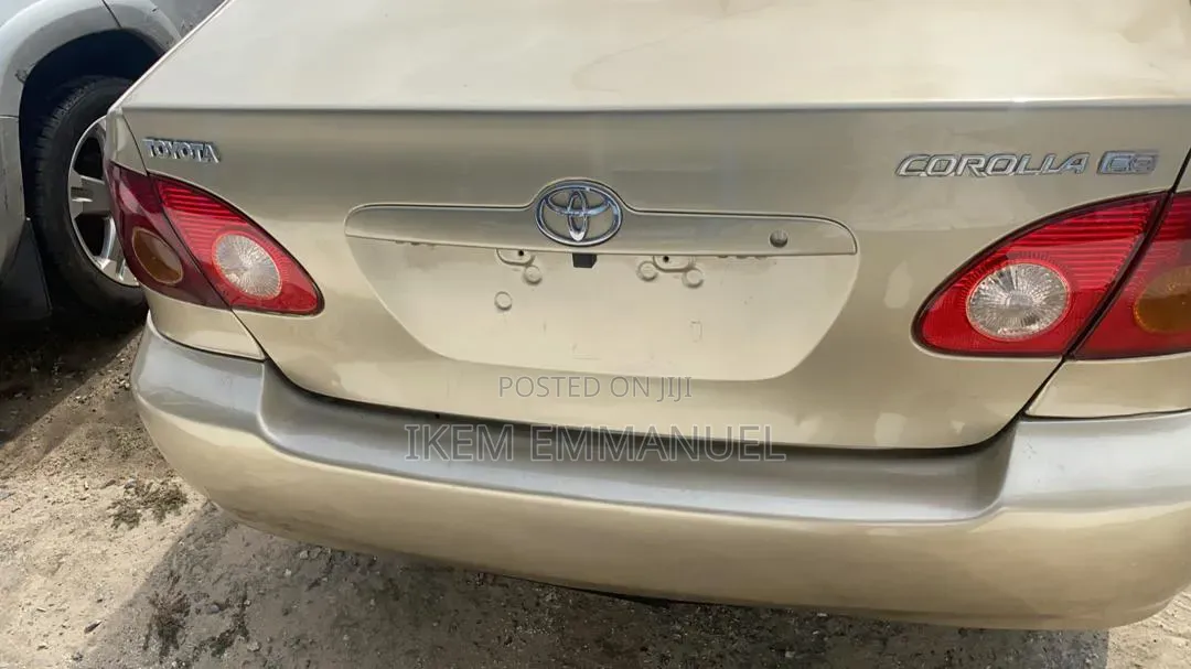 Toyota Corolla LE 2024 Gold
