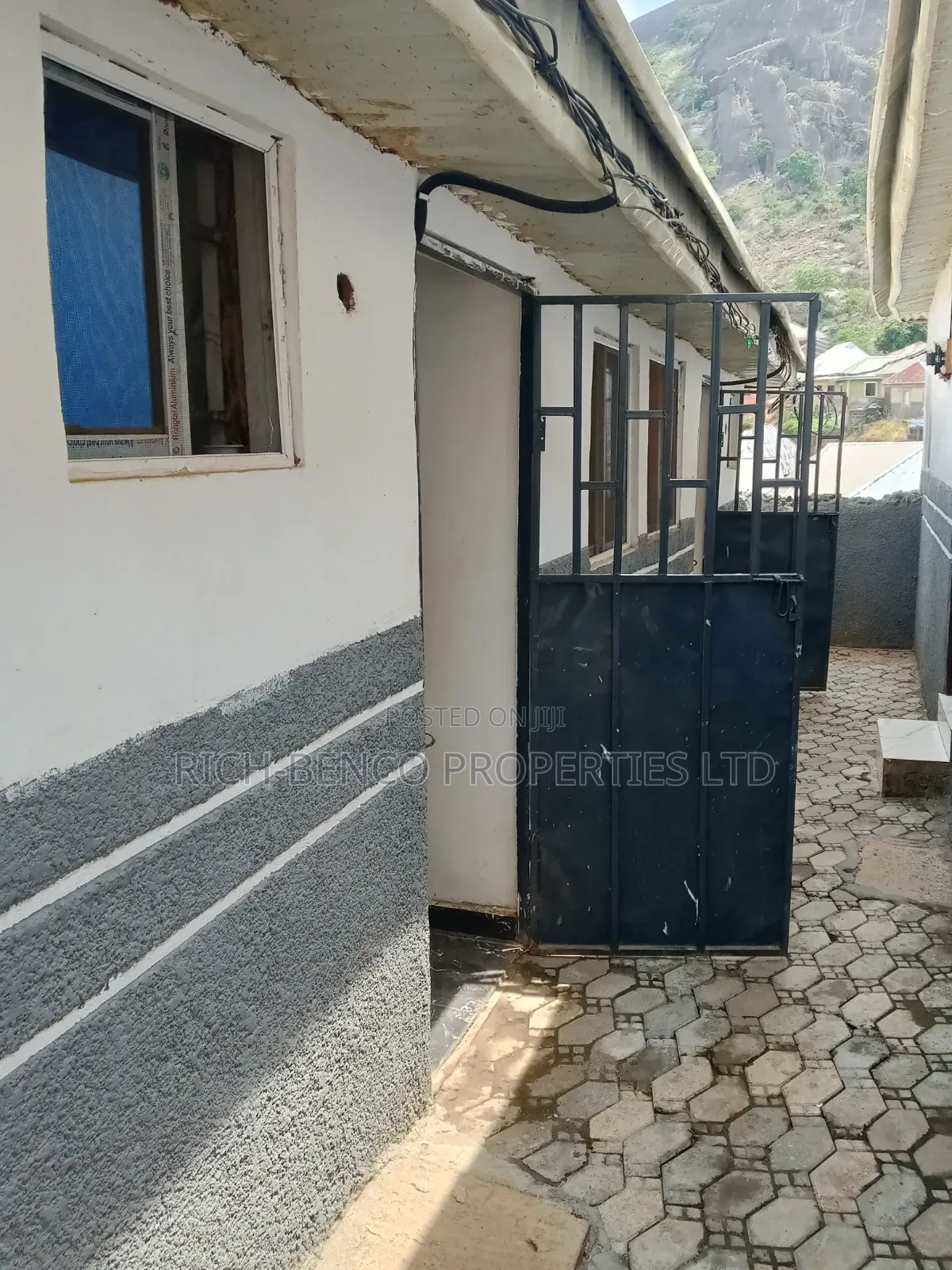 Studio Apartment in Police Signboard, Dutse-Alhaji for rent