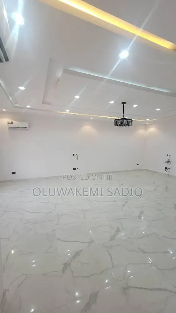 4bdrm Duplex in Banana Island for rent