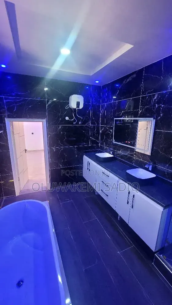 4bdrm Duplex in Banana Island for rent