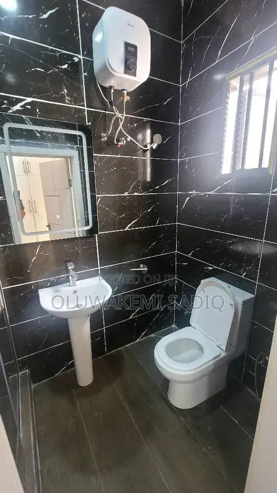 4bdrm Duplex in Banana Island for rent