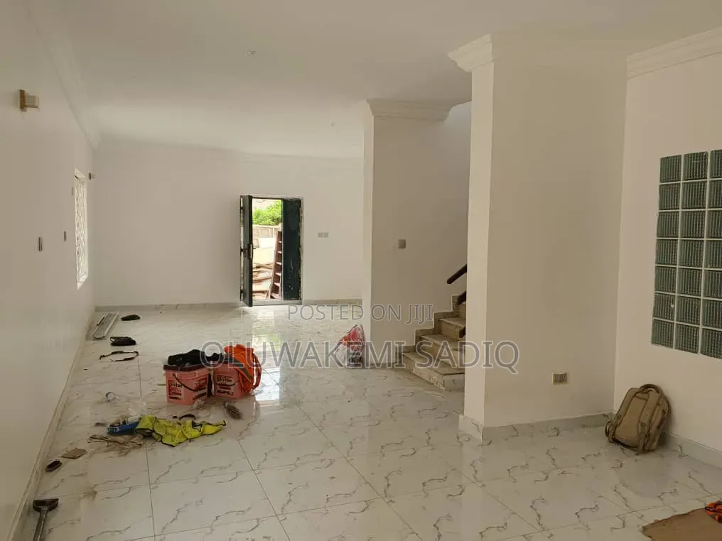 4bdrm Duplex in Adeniyi Jones for rent