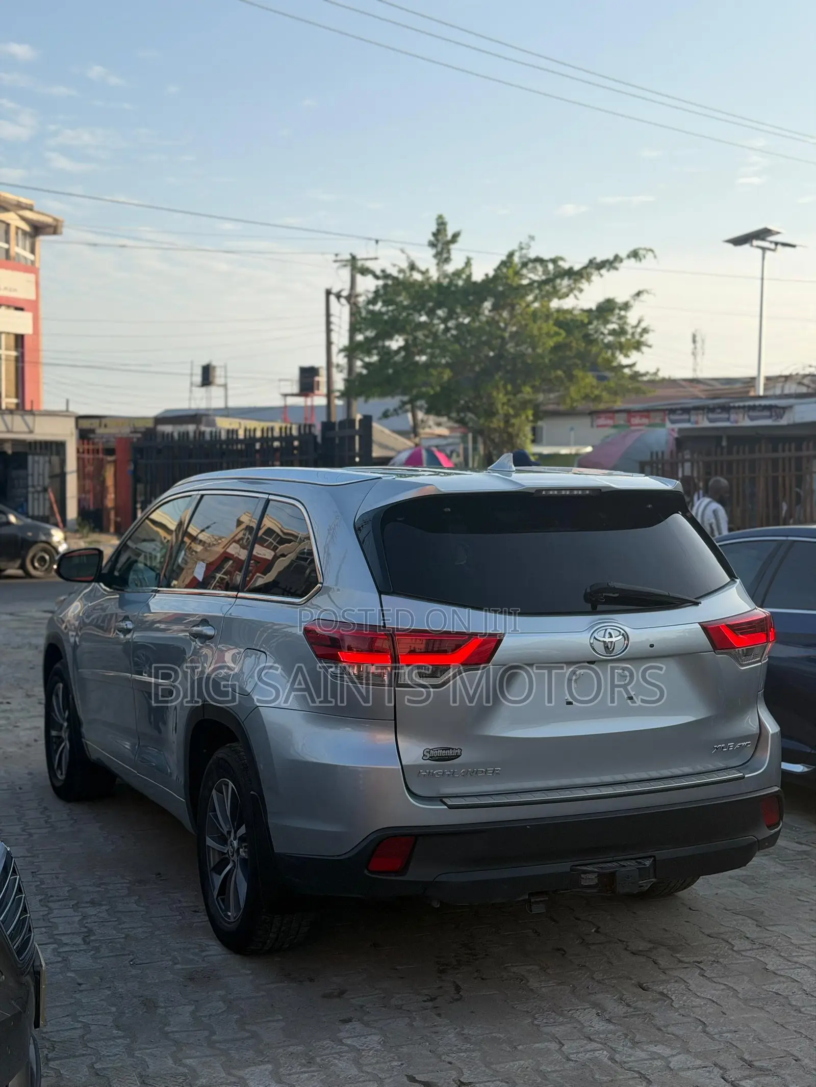 Toyota Highlander XLE 4x2 V6 (3.5L 6cyl 8A) 2018 Blue