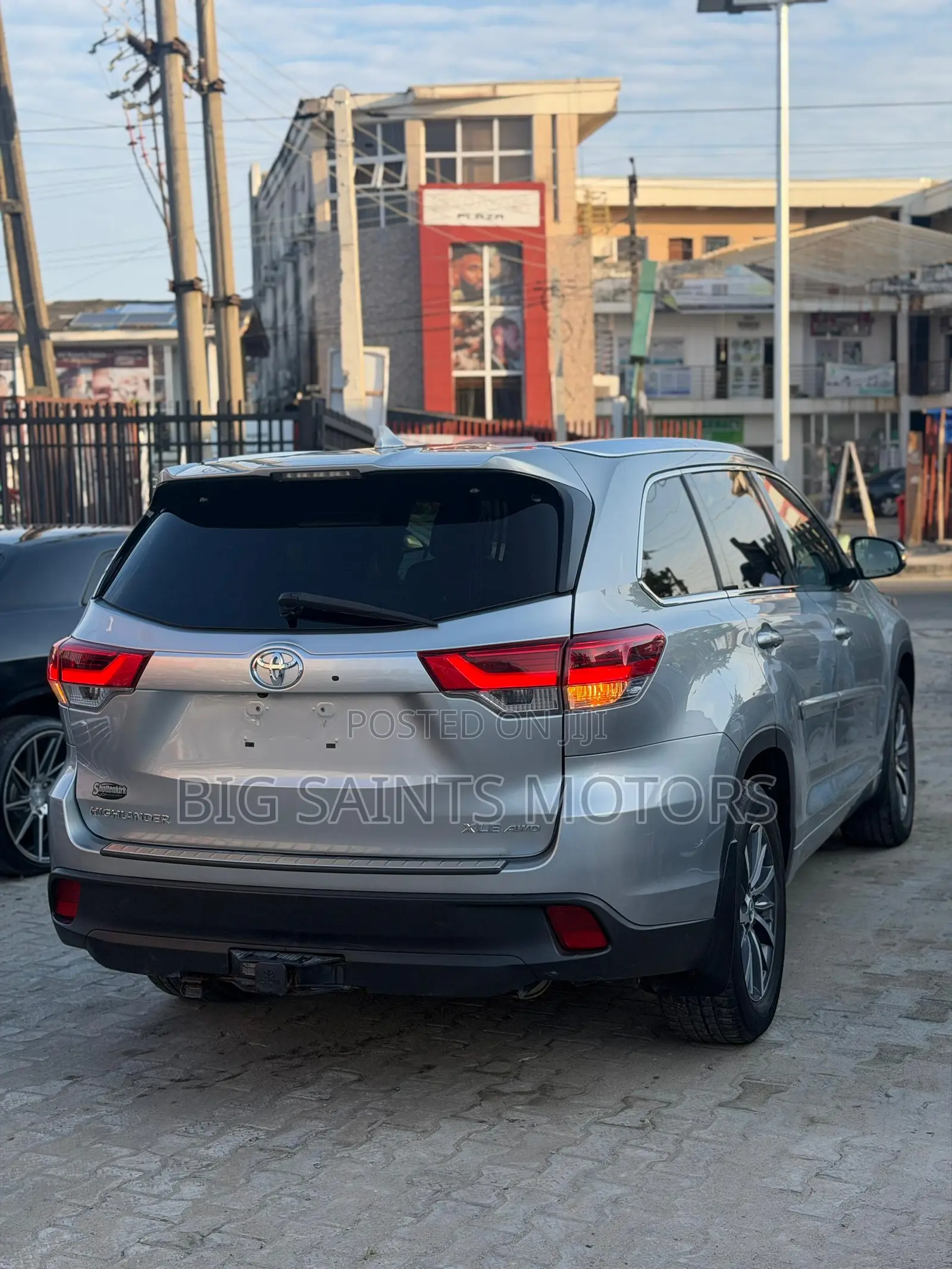 Toyota Highlander XLE 4x2 V6 (3.5L 6cyl 8A) 2018 Blue