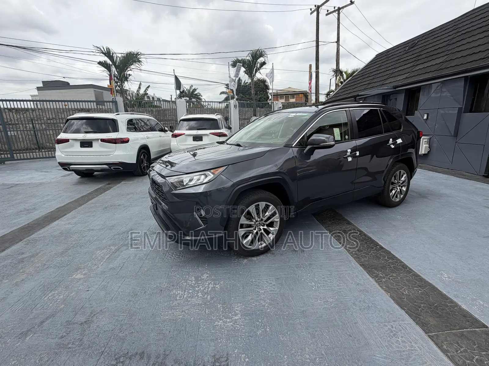 Toyota RAV4 XLE AWD 2019 Gray