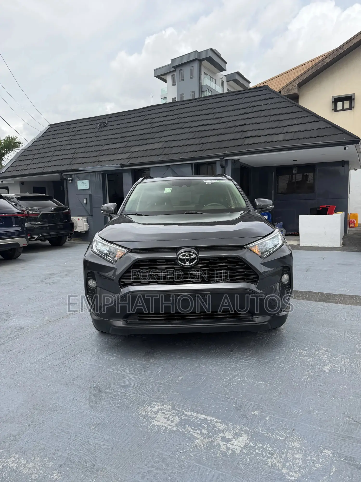 Toyota RAV4 XLE AWD 2019 Gray