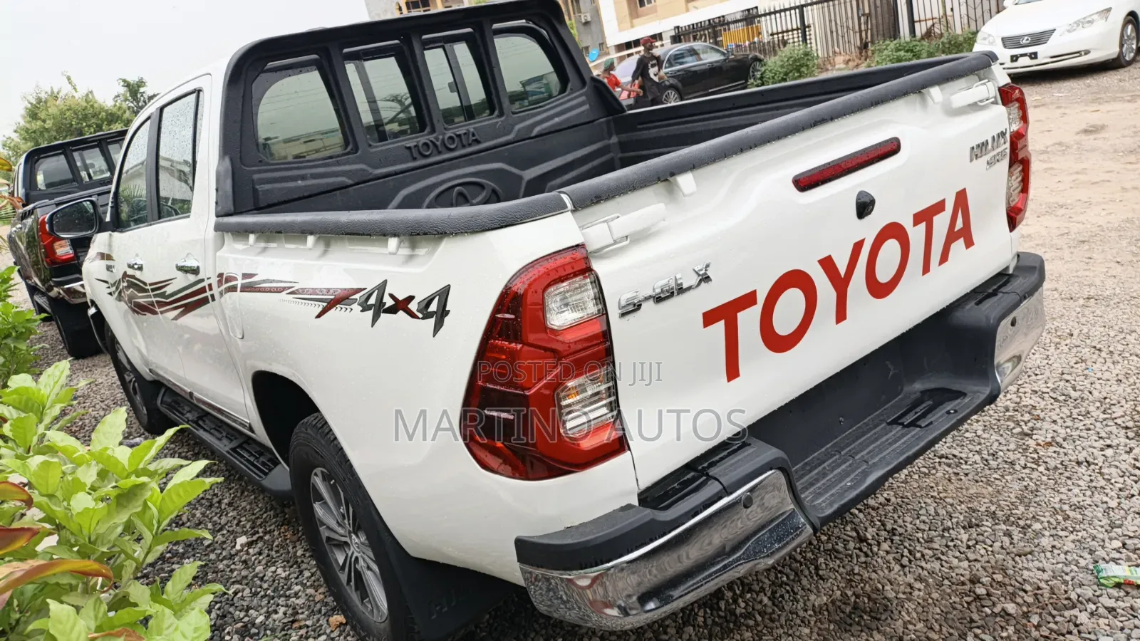 Toyota Hilux 2021 White