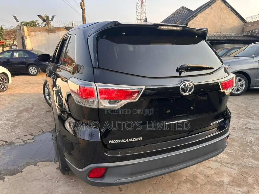 Toyota Highlander LE Plus 4dr SUV AWD (3.5L 6cyl 6A) 2015 Black