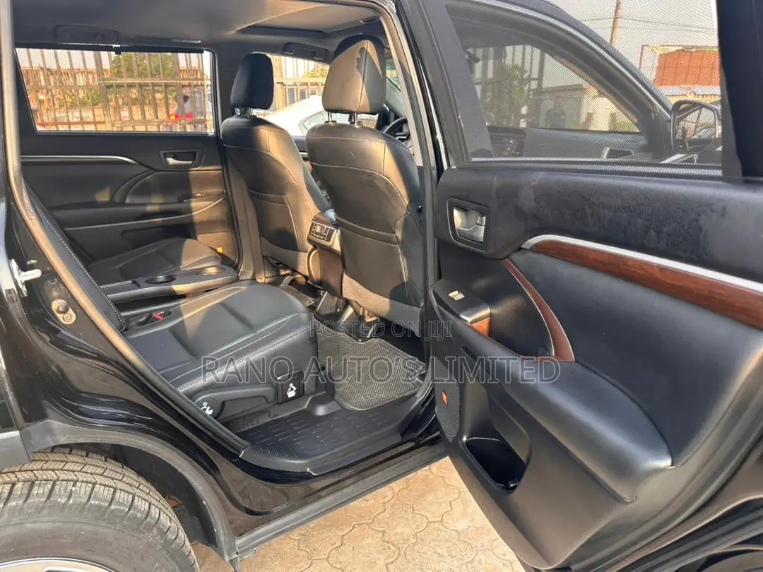 Toyota Highlander LE Plus 4dr SUV AWD (3.5L 6cyl 6A) 2015 Black
